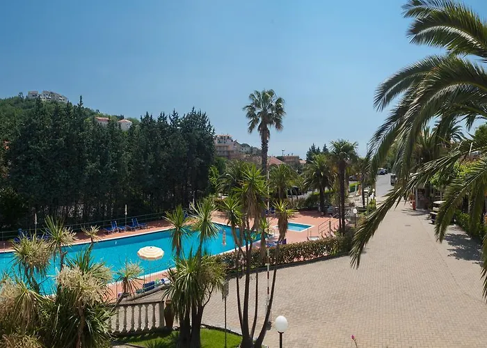 Pian Dei Boschi 3* 皮特拉利古