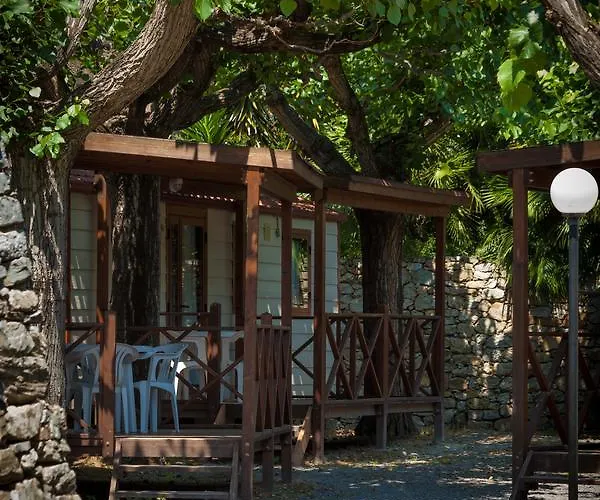 Pian Dei Boschi 营地 皮特拉利古